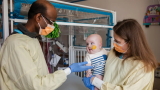 Rivoluzione nella medicina: il primo neonato al mondo curato con editing genetico personalizzato
