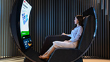 LG, il futuro dell'intrattenimento casalingo è una postazione reclinabile con una TV OLED curva