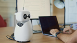 Arriva Reachy Mini, il robot economico che porta la robotica AI sulla scrivania di tutti