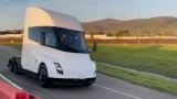 Tesla Semi: Elon Musk lo dà disponibile (a sorpresa) nel 2022