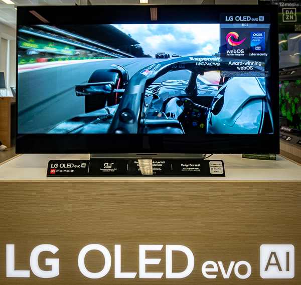 OLED EVO AI 48 pollici